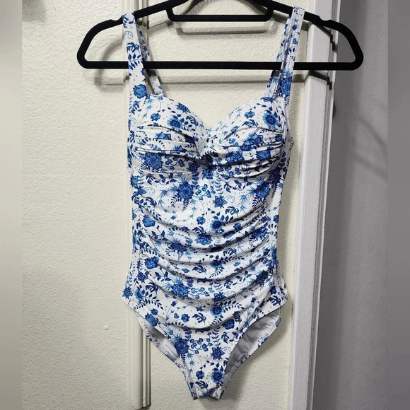 Niptuck One-Piece Floral Tummy Control Swimsuit Size 4 Beach Spring Summer - Picture 1 of 7